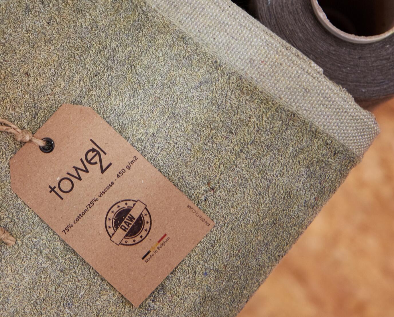 Groene Towel2 handdoek van de RAW collectie