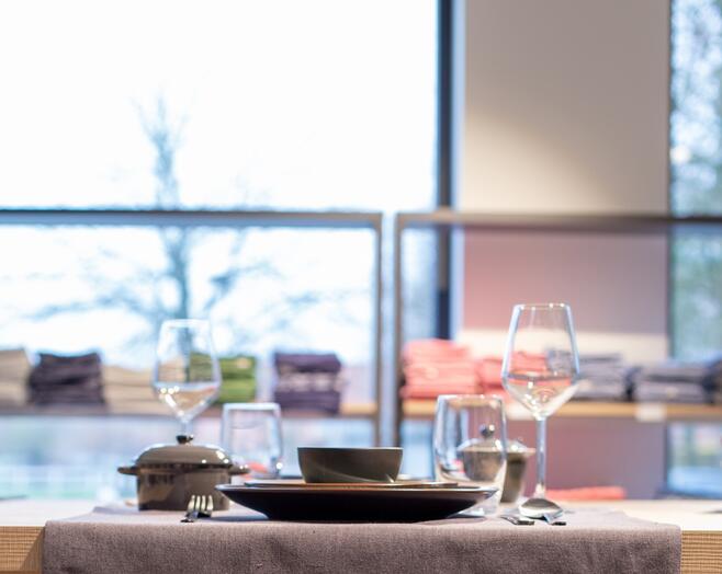 Keukentafel met theedoeken