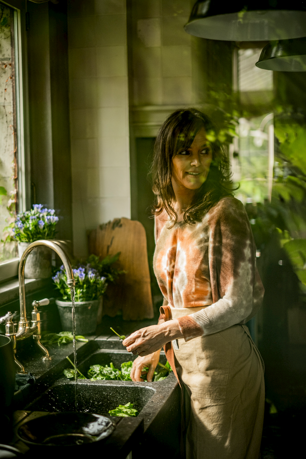 Sfeerfoto Pascale Naessens - schort Pascale by Clarysse