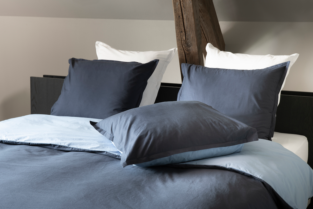bicolor blue