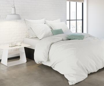 white bedding fine hotel stripe / satin cotton